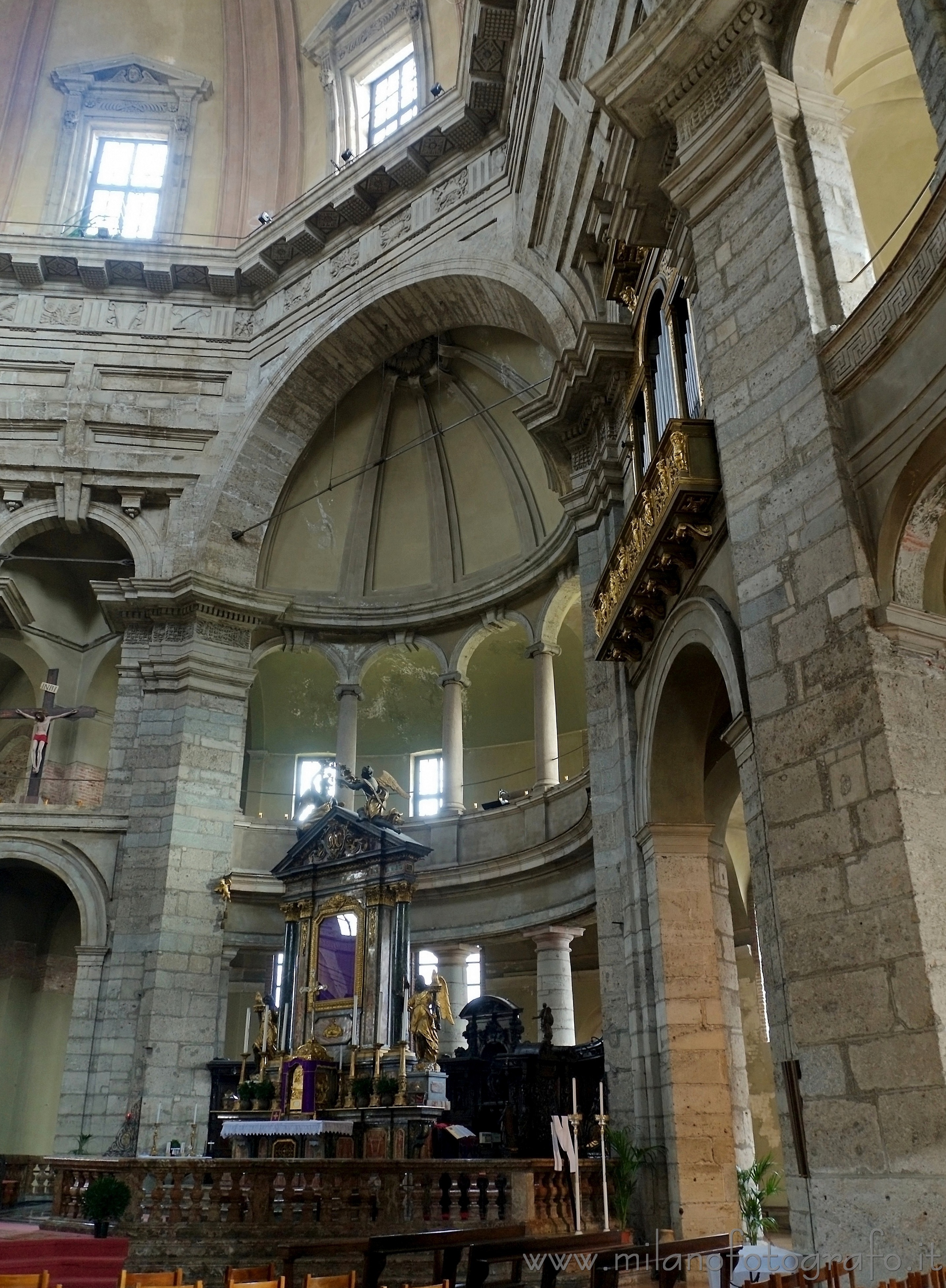 Milano - Dettaglio degli interni della Basilica di San Lorenzo Maggiore